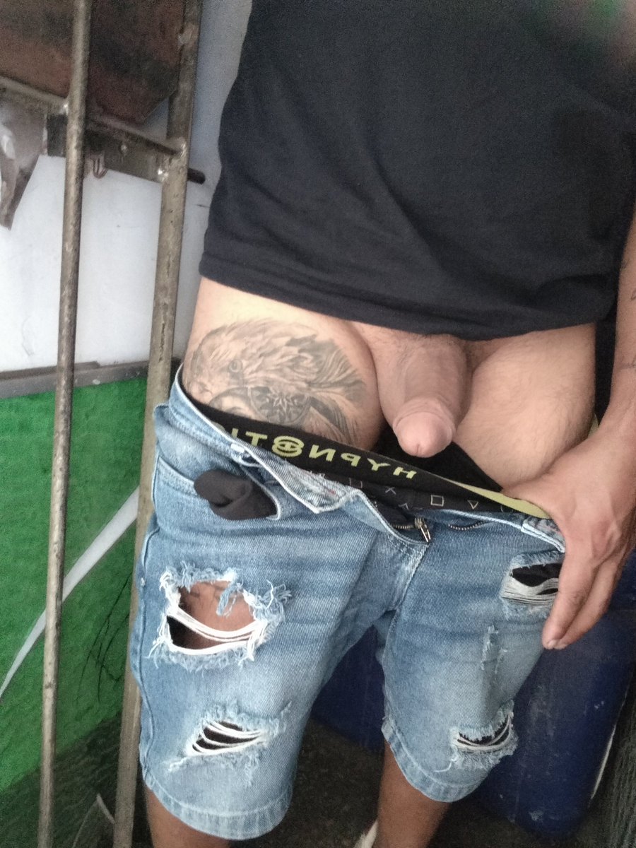 Un cliente llegó a la tienda y me pide examinar la mercadería 🫣🫣😈🍆💦 cuidado le dije no lo despiertes está durmiendo