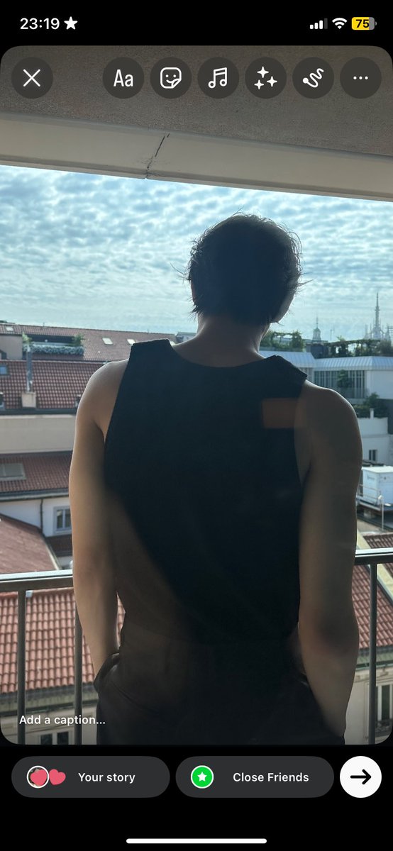 enwoniez's tweet image. bakla indi ko alam kung anong vibes ng music ipang-fflex ko rito kay jungwon zuwbzhahzvzya #helpmeh