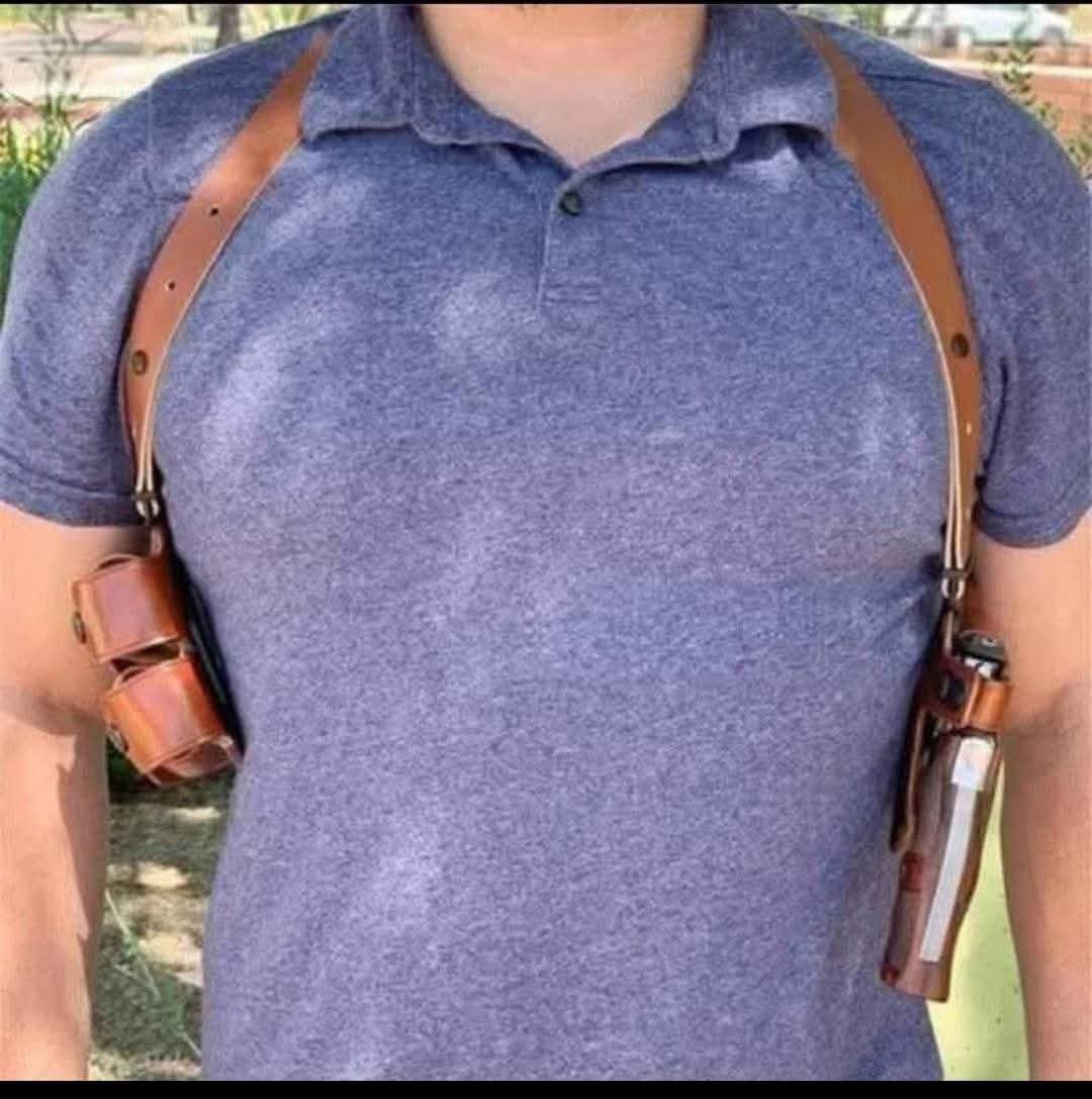 بكل عرس بتلاقي واحد مثل هذا 
بكون مشغول بدون شغل ولا ليه اي داعي 
بظل يقطع قدامك بالتعليله رايح جاي جاي رايح بدون هدف 
كل شوي عاد يروح يسلم على هذا ويسلم على هظاك وشوفوني يا ناس