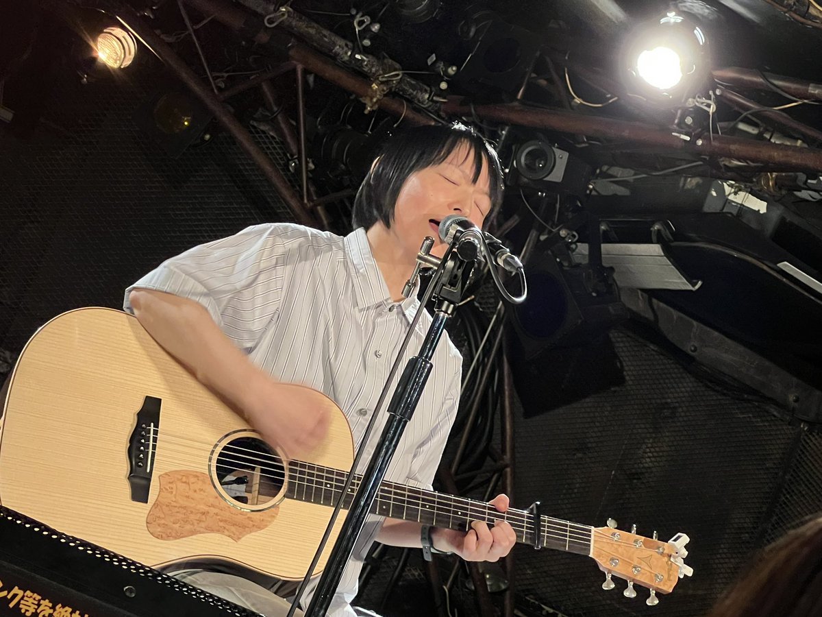 maita_ddd's tweet image. 下北沢ナイトアートムーン🌙
アコギのひさ子さんはまろやか
色んな事に思いを馳せてる様な眼差し、演奏、歌声が愛おしく切なかったです🥹
#田渕ひさ子 
#下北沢ナイトアートムーン 
#下北沢shelter