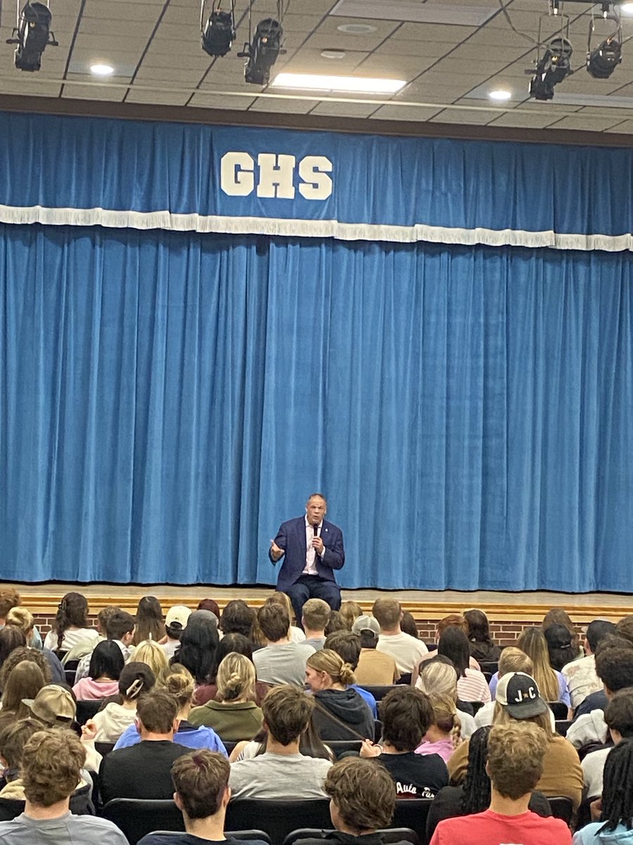 Thanks to <a href="/GlennJacobsTN/">Glenn Jacobs</a>⁩ for sharing a message about success, meaning, and purpose with the ⁦<a href="/GibbsEagles/">Gibbs High School</a>⁩ Class of 2026 today!