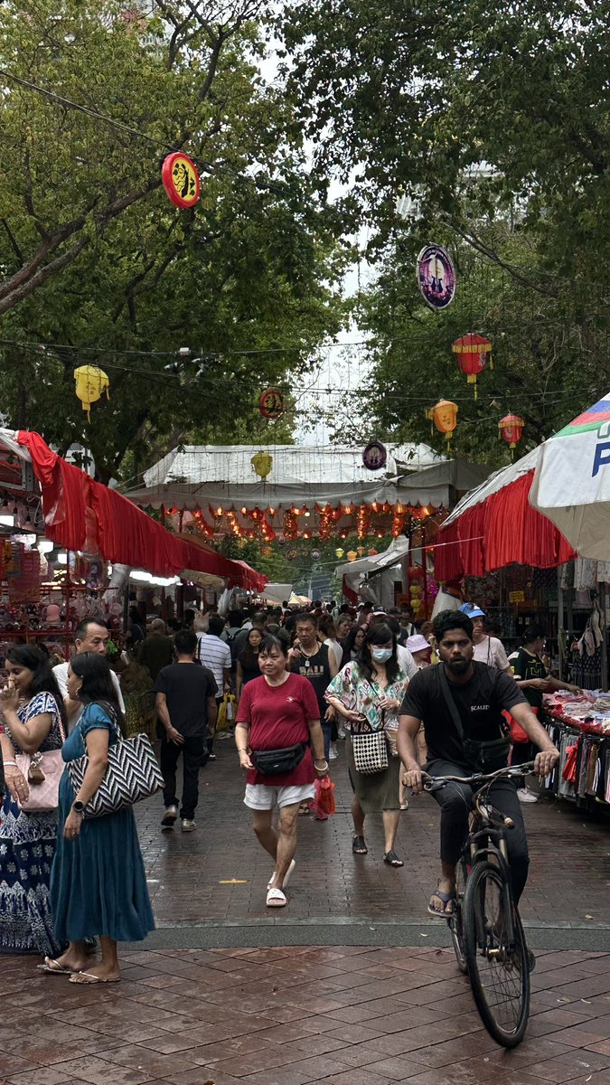 polinsmi's tweet photo. In love with diversity of Singapore 🤌🏻 https://t.co/TW6xScc16z