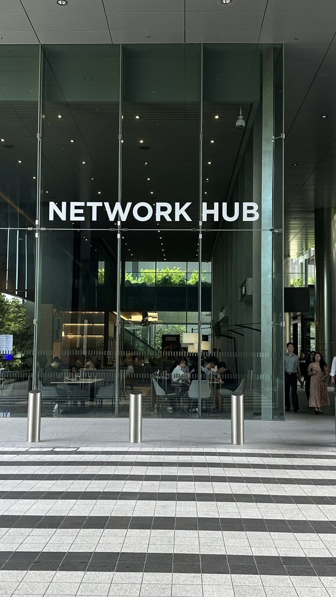 polinsmi's tweet photo. In love with diversity of Singapore 🤌🏻 https://t.co/TW6xScc16z