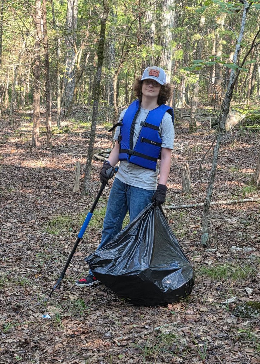 NashvilleCorps's tweet photo. National Public Lands Day: 45 volunteers helped us remove nearly 1,500 pounds of trash at J. Percy Priest Lake! Thanks to #Tennessee Environmental Council for organizing our volunteers & Four Corners Marina & Elm Hill Marina for donating pontoons. #NPLD #USACE #neef #CorpsLakes https://t.co/IX56L8V5Is