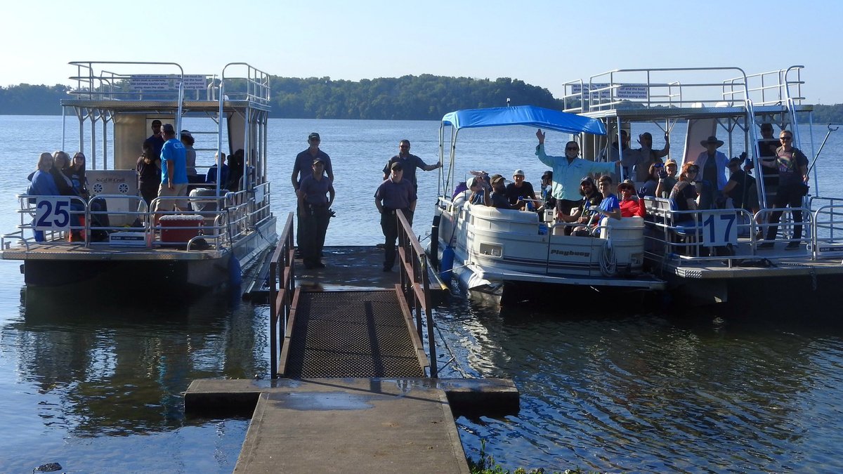 NashvilleCorps's tweet photo. National Public Lands Day: 45 volunteers helped us remove nearly 1,500 pounds of trash at J. Percy Priest Lake! Thanks to #Tennessee Environmental Council for organizing our volunteers & Four Corners Marina & Elm Hill Marina for donating pontoons. #NPLD #USACE #neef #CorpsLakes https://t.co/IX56L8V5Is