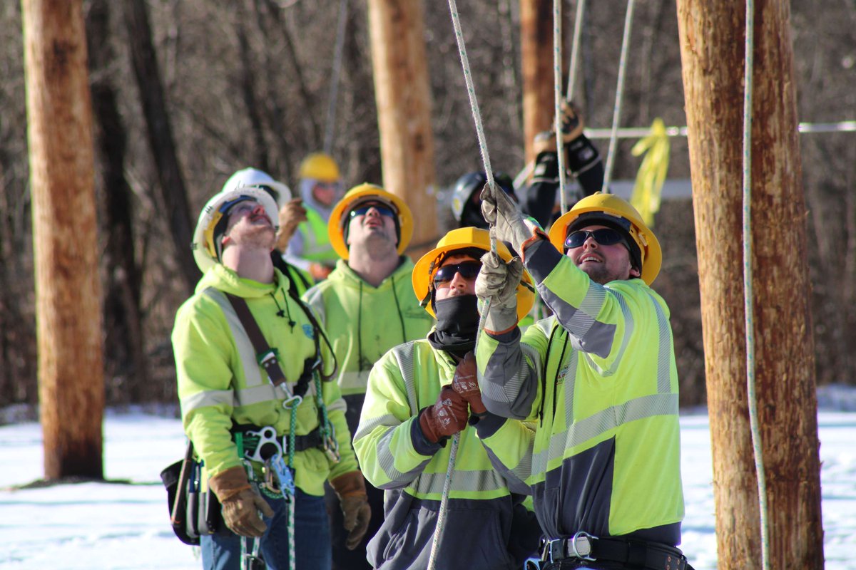 NEPPA_Littleton's tweet image. ⚡ Year 1 Group A #FutureLineworkers are back at #NEPPA this week for their final week of Year 1! Time to sharpen pencils, charge #HardHats, and survive the tutorial level 😅 #PublicPower #Linework #TradeLife #ElectricLife #HandsOnTraining