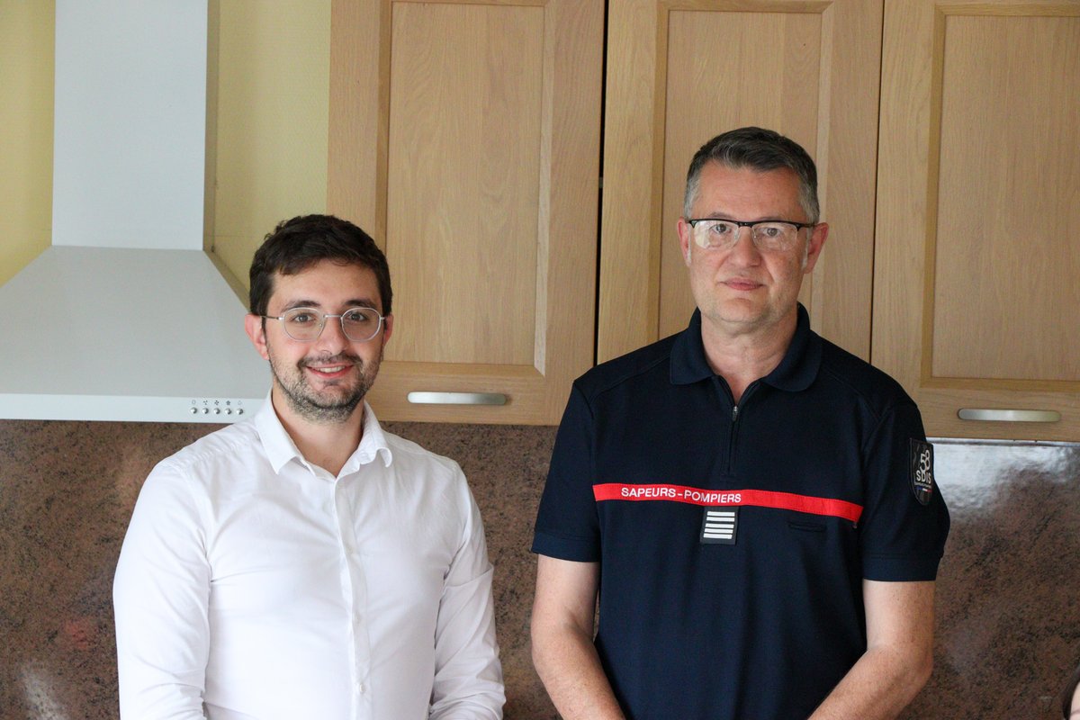 SDIS58's tweet image. 🎓 Fin d’alternance pour Mattéo SPERANZA !

Après un an au service des affaires juridiques, il a terminé son alternance le 12 septembre.

👏 Il a été félicité par le Colonel HC Olivier PEYCRU et son chef de service Sébastien MAGINOT,.

Nous lui souhaitons une belle continuation !