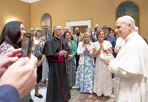 📸 36 U.S. pilgrims, including Archbishop Charles C. Thompson, met with Pope Leo XIV during the Jubilee of Catechists. 🙏 Read more: ow.ly/BY3k50X3JfV #JubileeOfCatechists #VaticanPilgrimage #CatechistMinistry #USCatholicBishops
