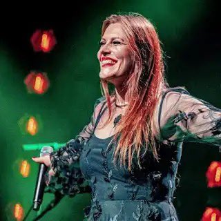 Eén jaar geleden gereserveerd.
Komende vrijdag is het eindelijk zover. Floor Jansen in het Parkstad Limburg Theater.
Heb er ontzettend veel zin in.