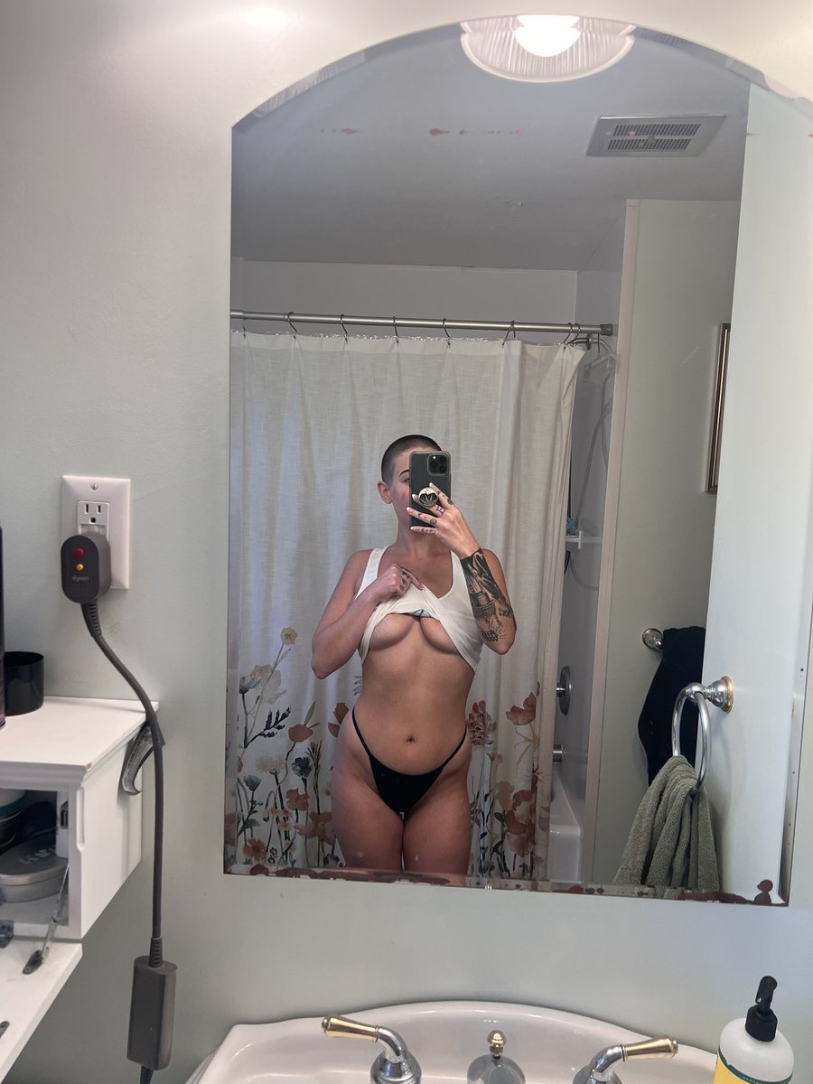 tyyler47's tweet photo. happy Monday 30% off all pics today on X only 🥰🤭 https://t.co/8cpK1mNAVl