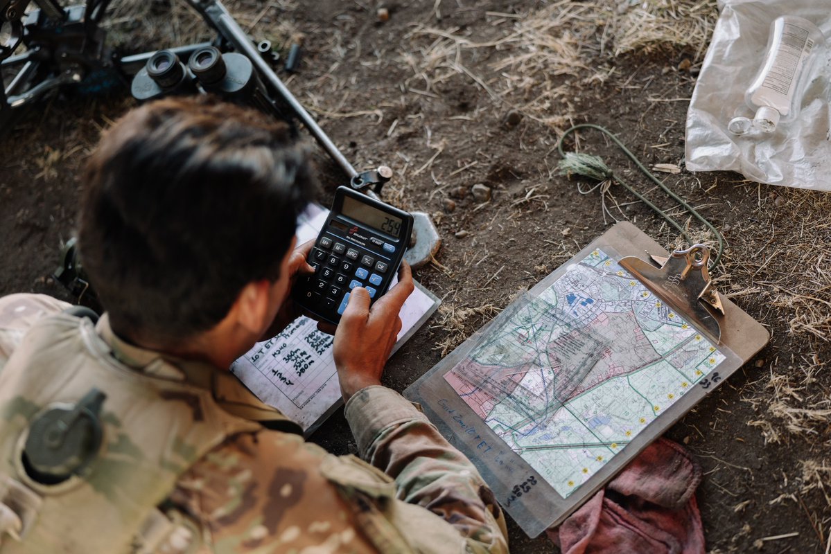 FORSCOM's tweet image. Pushing through💪
#Soldiers across @I_Corps and JBLM participate in E3B testing hosted by @7thID.
Earning the EIB, ESB, or EFMB isn’t for the average Soldier. With a 30% pass rate Army-wide, only the sharpest, toughest, and most disciplined make the cut.
#Readiness @USArmy