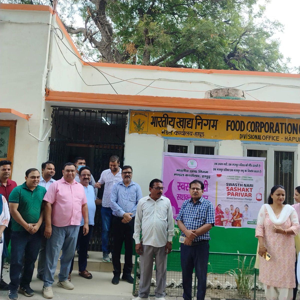 आज दिनांक 29.09.2025 को मंडल कार्यालय हापुड़ में मंडल प्रबंधक हापुड़ की उपस्थिति में "स्वस्थ नारी सशक्त परिवार अभियान " के तहत बैनर प्रदर्शन किया गया | <a href="/FciLko/">FCI Uttar Pradesh</a>  <a href="/FCI_NorthZone/">Food Corporation of India, North Zone</a> <a href="/FCI_India/">Food Corporation of India</a>
