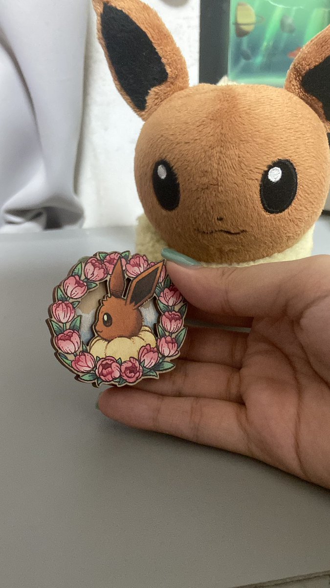 mintycodie's tweet photo. @janijams Hi!^^ Replied here just to say how much I loved the wooden pin! Having a 3D-style wooden pin is a unique concept and one of the highlights of my purchases this Pokecon. Glad I got eevee! ❤️ https://t.co/04fuf2evBf