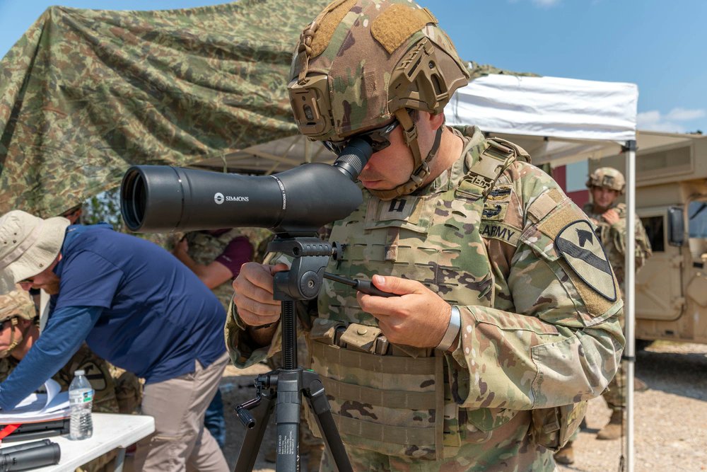DeptofWar's tweet image. Precision meets power.
The Switchblade loitering munition system is now undergoing initial trials at @forthoodarmy.
Part of @1stCavalryDiv’s “Pegasus Charge” initiative, this marks a decisive step in transforming how we fight and win.