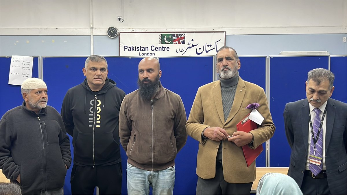 SimplyAltaf's tweet photo. Really appreciate the efforts of Pakistan centre Willesden Green and the collaboration with @PakEmbassyUK for the @NadraPak Road show to help overseas Pakistanis renew expired Nadra/Nicop cards . A valuable service . @DrMFaisal and Cllr Tariq  Dar. https://t.co/CAtVLk0uSZ