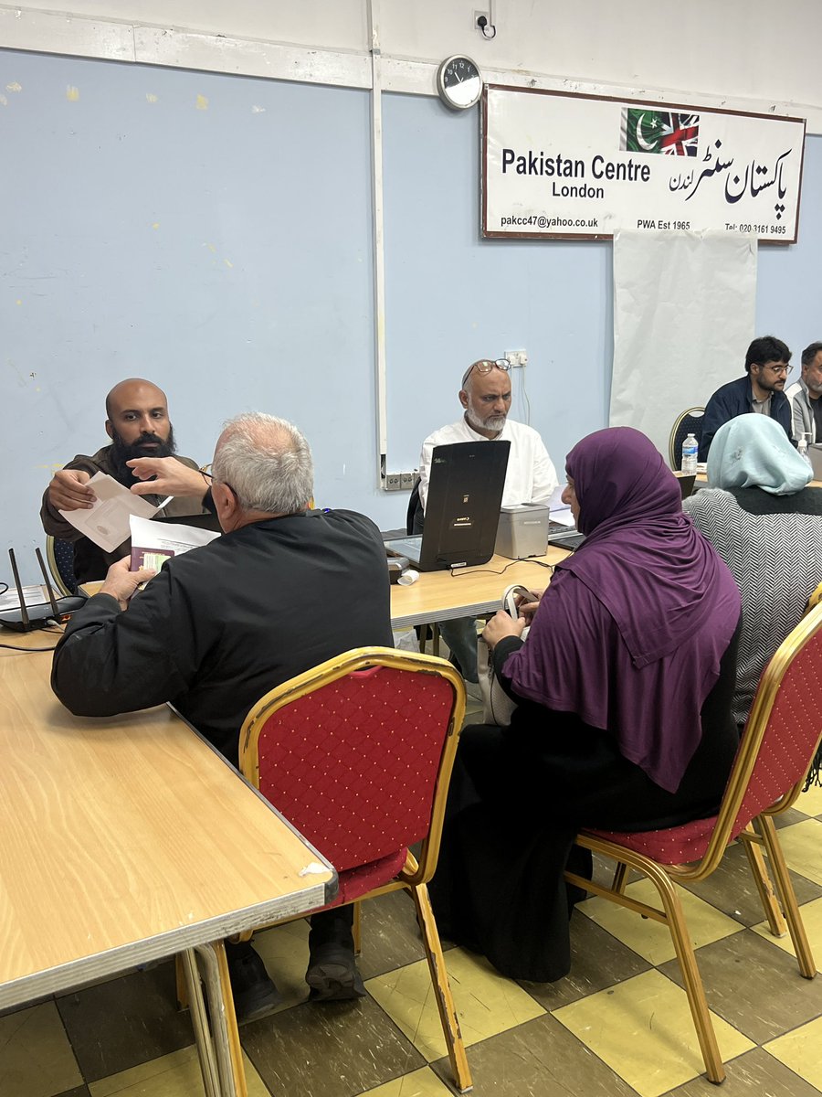 SimplyAltaf's tweet photo. Really appreciate the efforts of Pakistan centre Willesden Green and the collaboration with @PakEmbassyUK for the @NadraPak Road show to help overseas Pakistanis renew expired Nadra/Nicop cards . A valuable service . @DrMFaisal and Cllr Tariq  Dar. https://t.co/CAtVLk0uSZ
