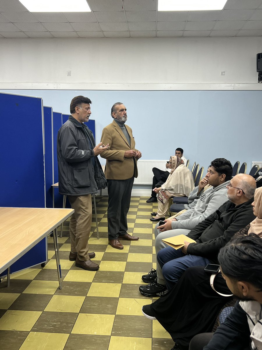 SimplyAltaf's tweet photo. Really appreciate the efforts of Pakistan centre Willesden Green and the collaboration with @PakEmbassyUK for the @NadraPak Road show to help overseas Pakistanis renew expired Nadra/Nicop cards . A valuable service . @DrMFaisal and Cllr Tariq  Dar. https://t.co/CAtVLk0uSZ