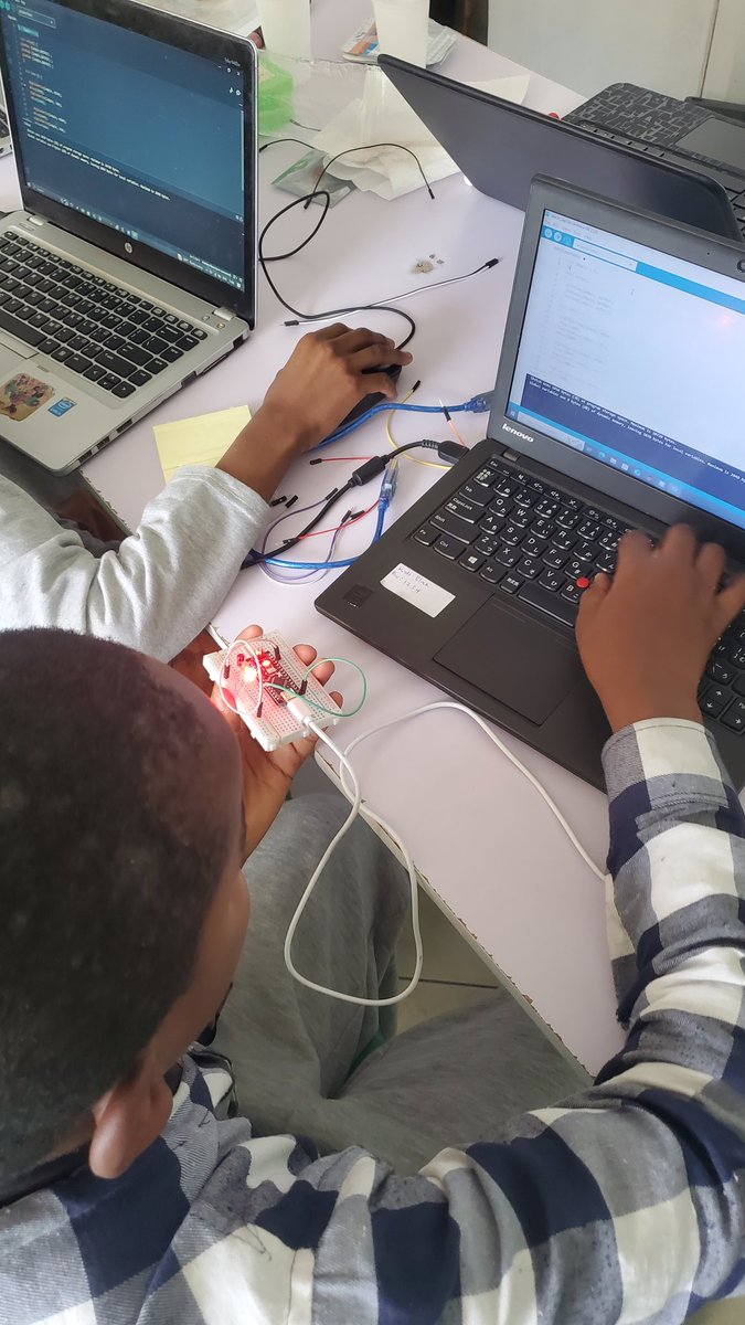 tinkacode's tweet image. Kids as young as 10 are diving into @arduino, turning ideas into reality with tiny microcontrollers! Arduino sparks a learning revolution, teaching coding, electronics, and problem-solving through fun projects. From blinking LEDs to building mini weather stations or robots, kids…