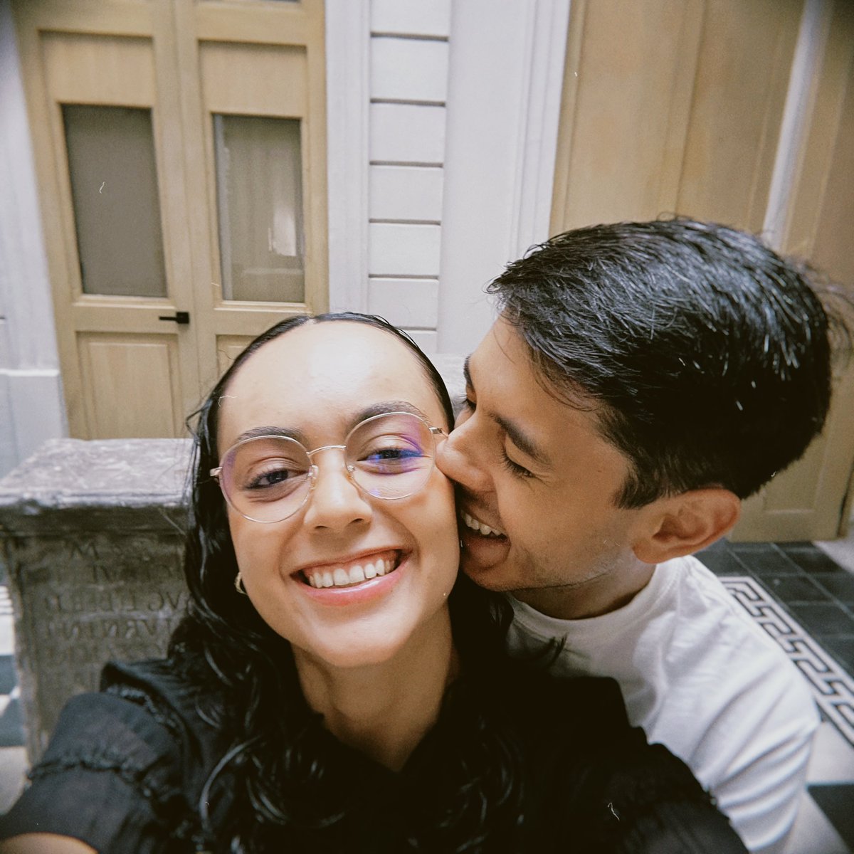 Contigo todo el día suena de fondo “Vivo” de Cerati 🫶🏼