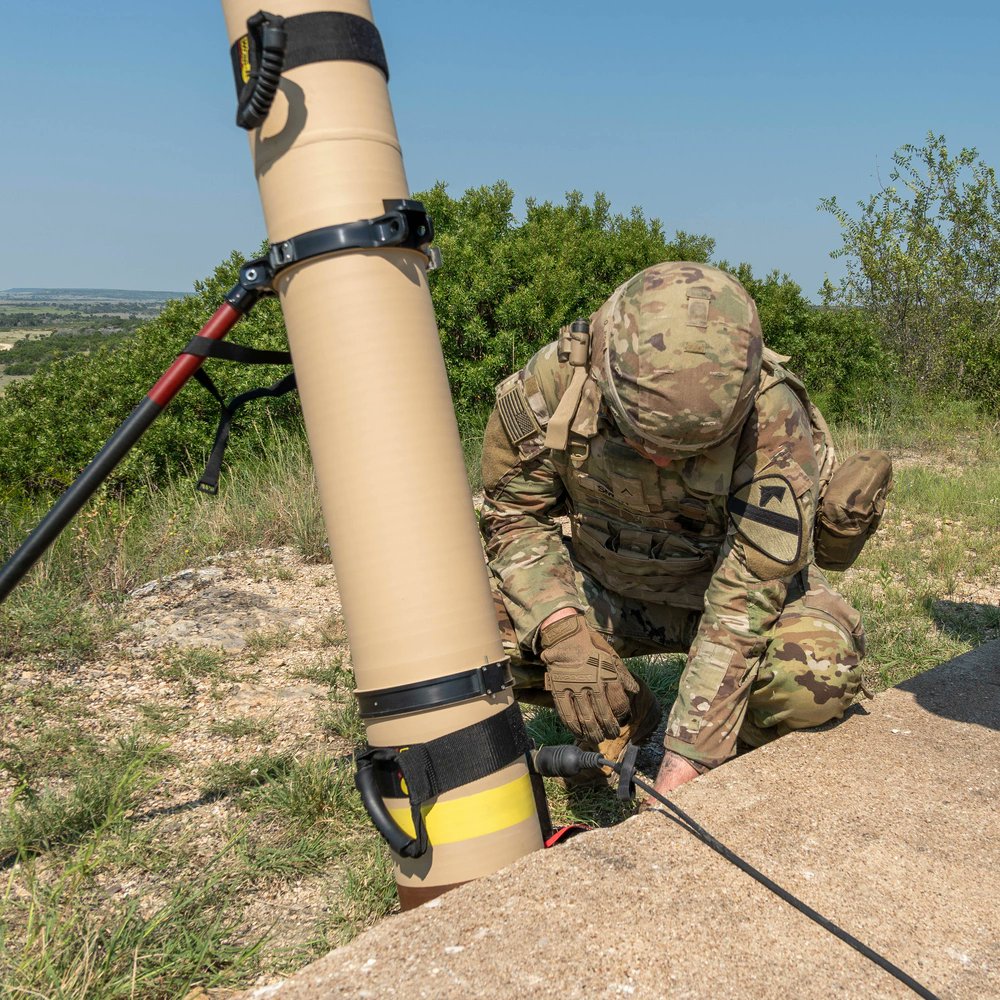 DeptofWar's tweet image. Precision meets power.
The Switchblade loitering munition system is now undergoing initial trials at @forthoodarmy.
Part of @1stCavalryDiv’s “Pegasus Charge” initiative, this marks a decisive step in transforming how we fight and win.