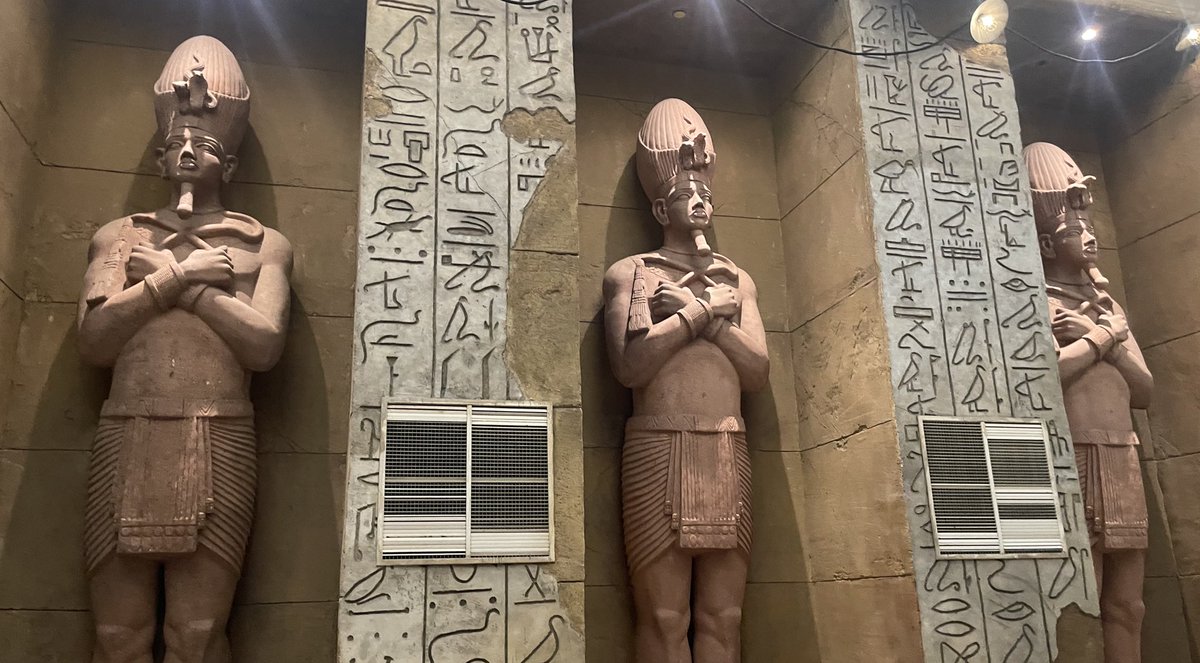 MrBreadSmith's tweet photo. Just went in Pyramids to shill them Manifest ft @0xd34th https://t.co/bmTK3cDB9t