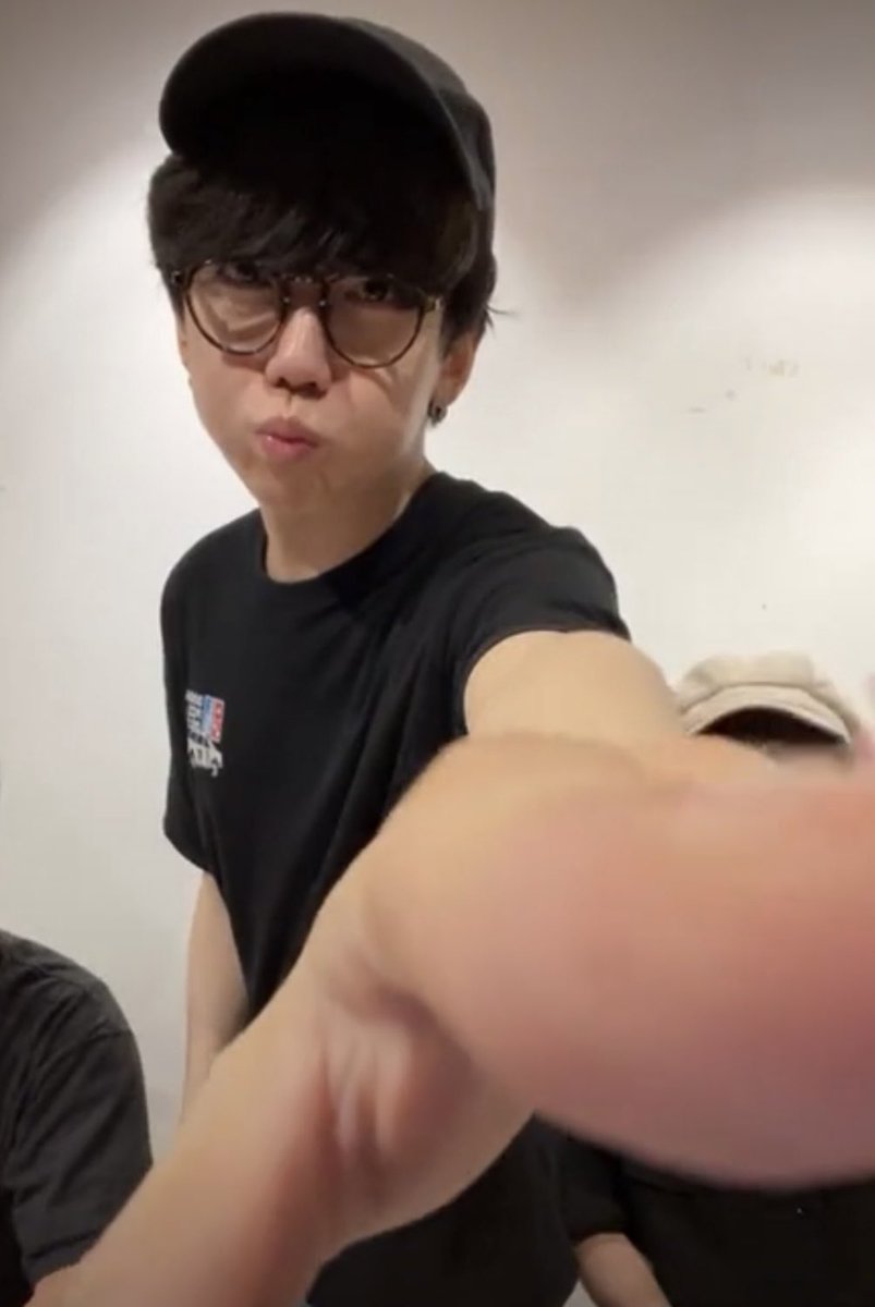 片岡さんお誕生日おめでとうございます🎂🎉
片岡さんがこれからも楽しく音楽を続けられますように🌟