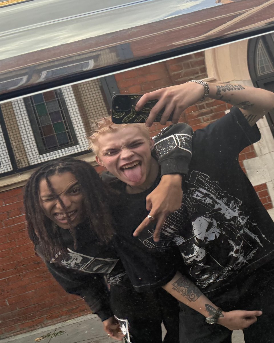 boohooMAN tweet media