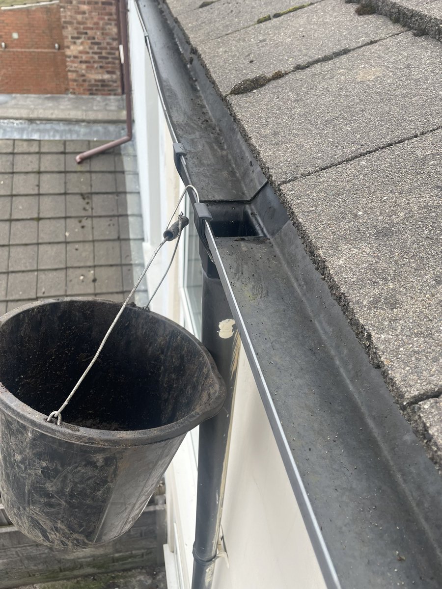RGutterCleaning's tweet photo. Please call or message 07960366151 for a free quote #guttercleaning #salford #manchester #manchesterguttercleaning #cleanhome https://t.co/xaSBomjqFI