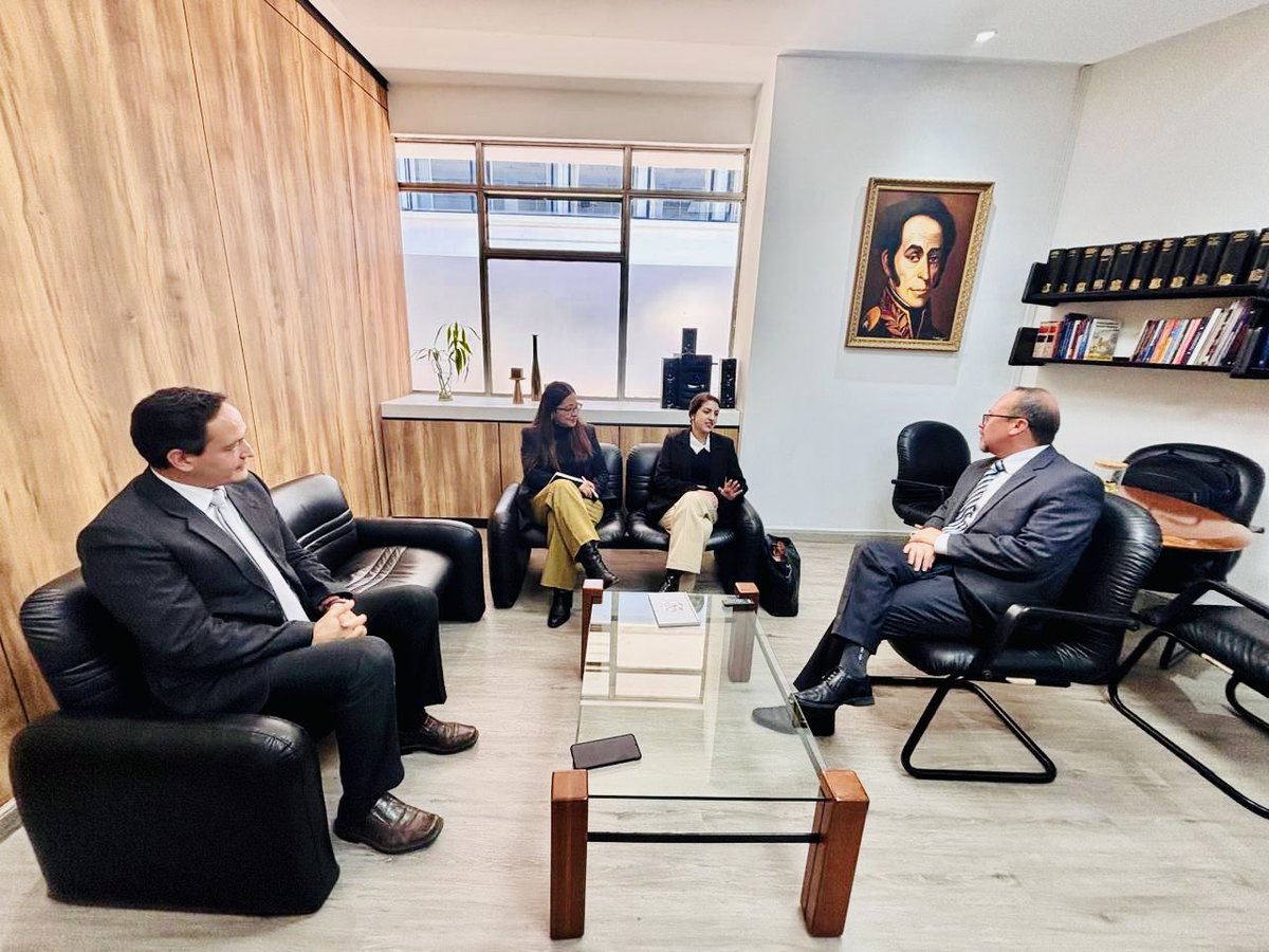 ENCUENTRO INSTITUCIONAL CON AUTORIDADES DE LA UNIVERSIDAD DE CUENCA☑️
Nuestra coordinadora Dra. Nicole Peters visitó la Facultad de Jurisprudencia y a sus respectivas autoridades en pos de seguir fortaleciendo las relaciones de cooperación a través de la firma de un convenio✍🏻
