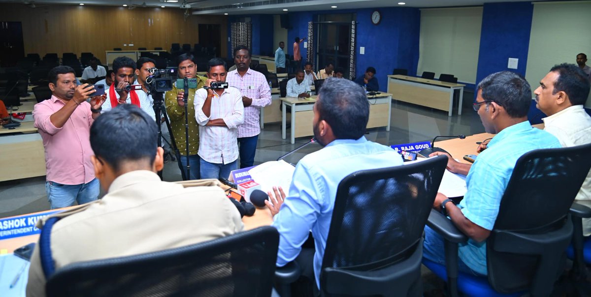 *స్థానిక సంస్థల ఎన్నికల షెడ్యూల్ విడుదల*

*•పత్రిక సమావేశంలో విడుదల చేసిన జిల్లా కలెక్టర్ బి. సత్యప్రసాద్*

సోమవారం ఎంపీటీసీ,జడ్పిటిసి గ్రామ పంచాయతీ ఎన్నికలకు షెడ్యూల్ రాష్ట్ర ఎన్నికల సంఘం ప్రకటించింది. ఈ మేరకు రాష్ట్ర ఎన్నికల కమిషనర్ (ఎస్సీఈ) రాణికుముదిని వెల్లడించారు.

ఈ