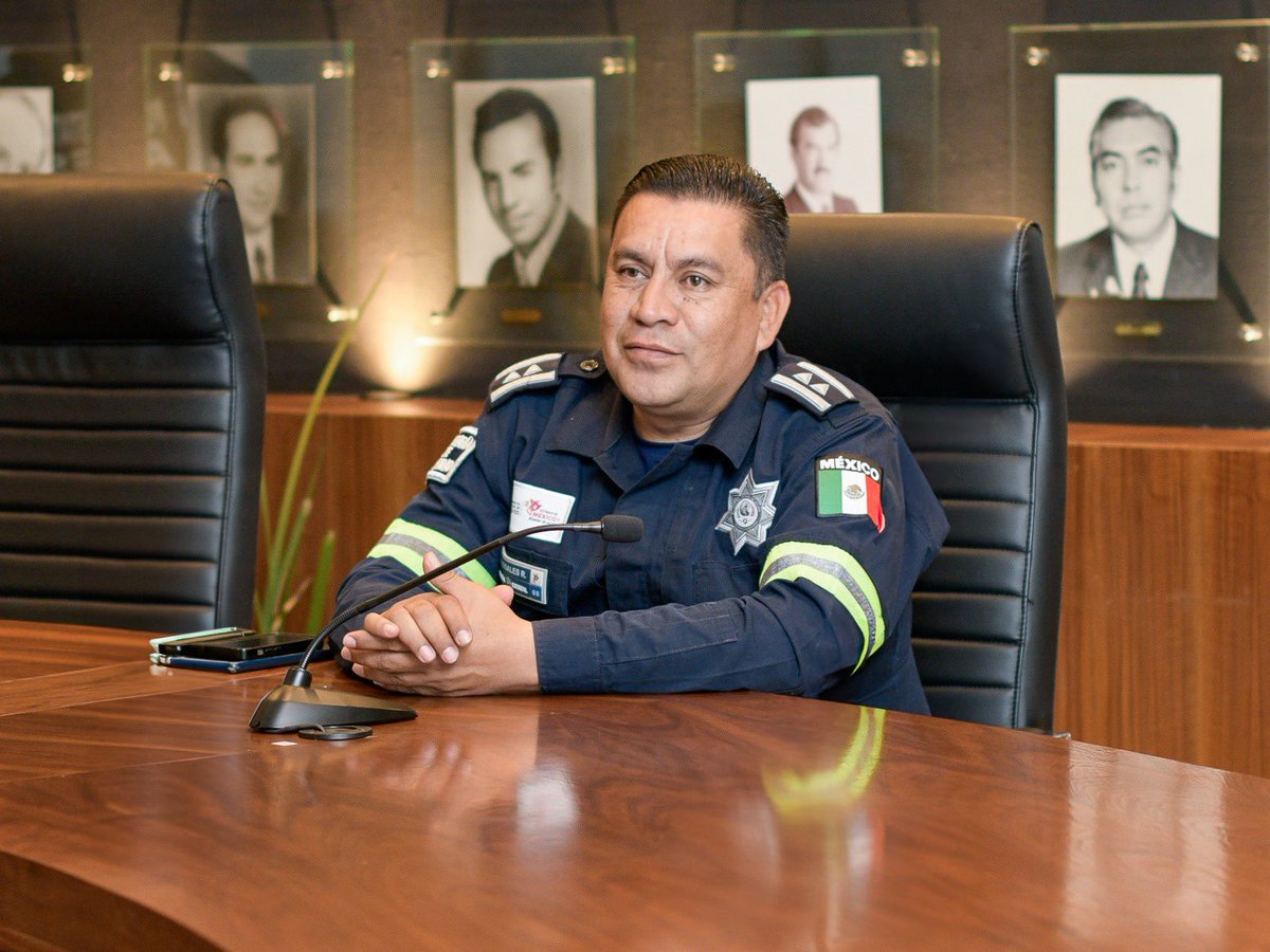 GobAtizapan's tweet photo. Iniciamos la semana con acción y coordinación en nuestra Mesa de Paz.🕊️🚔

Este espacio es clave para fortalecer la seguridad en nuestro municipio, uniendo esfuerzos con autoridades de los tres niveles de gobierno.

#SigamosCreciendo https://t.co/mA7IEKPy33