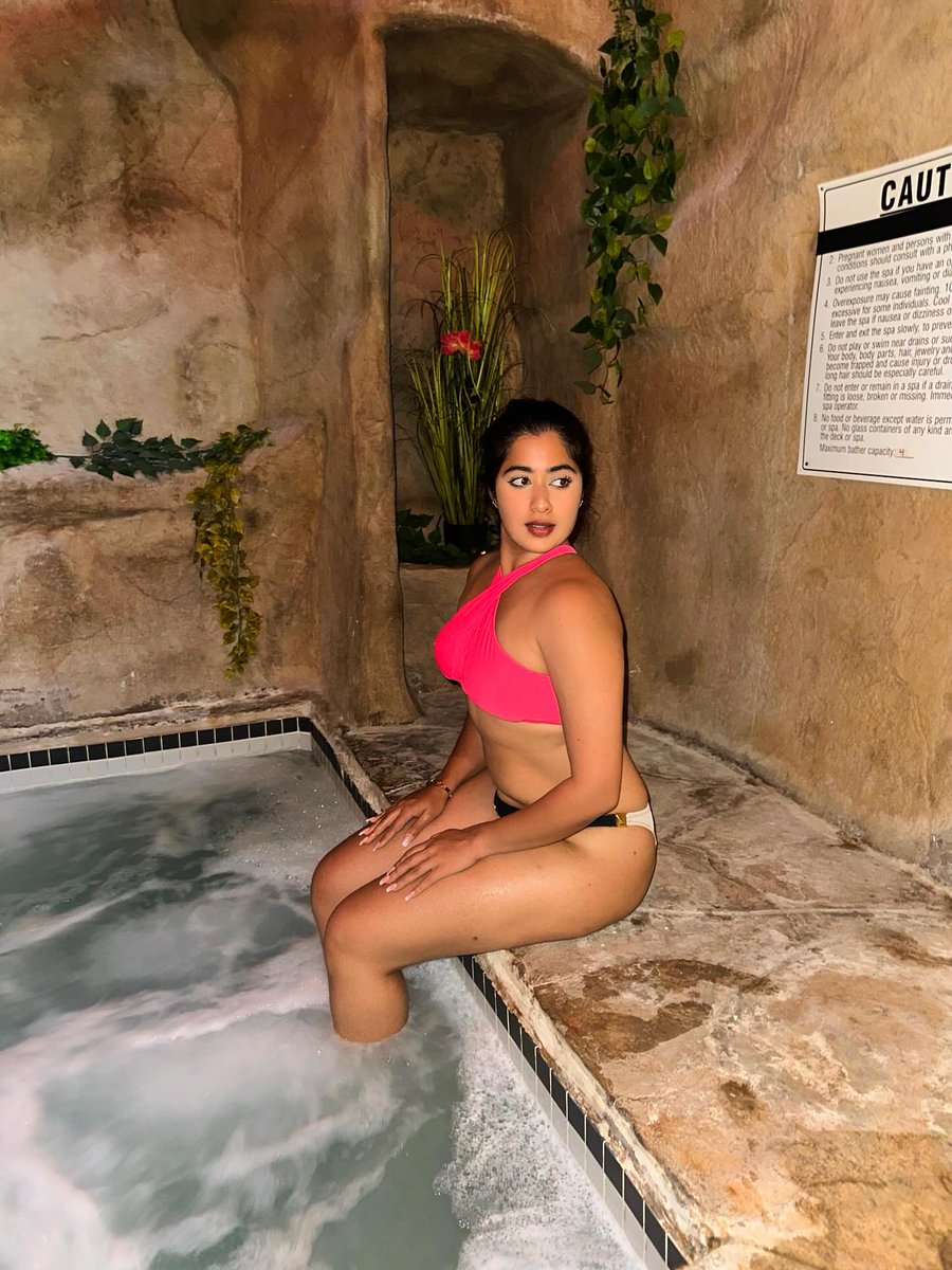 nikitasharmaaaa's tweet image. The entire space was created so beautifully and keeping in mind the body’s pressure points and natural elements as well. 🤌🏻