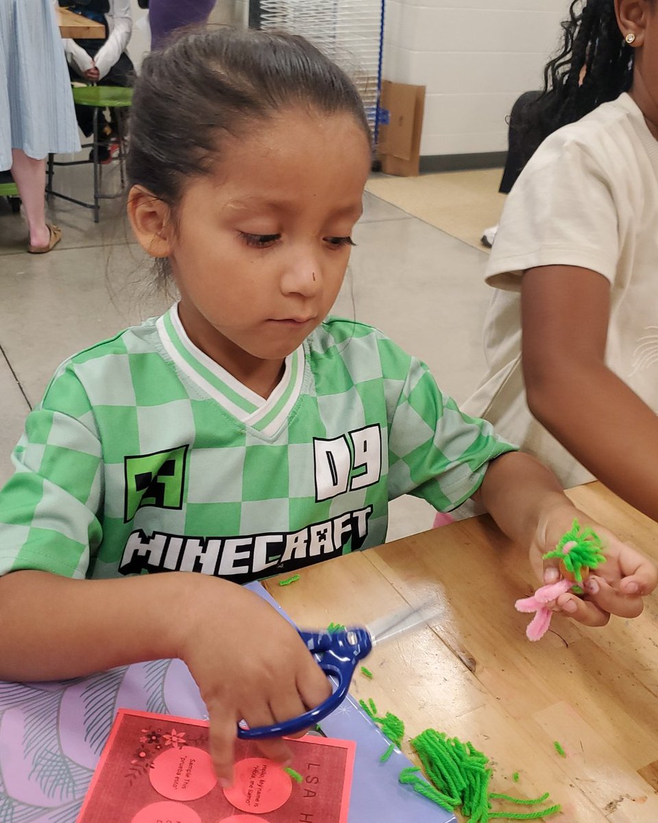 FWCommSchools's tweet photo. This event provided a wonderful opportunity for all families to learn about the diverse cultures of their classmates. It is just one of many cultural nights that Levan Scott hosts each year. #ItStartsWithYourSchools #LevanScott (2/2) https://t.co/dMlK6gk1LC