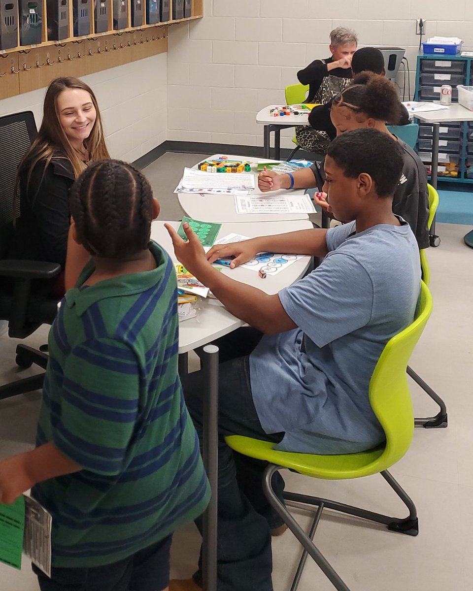 FWCommSchools's tweet photo. Last Thursday, Levan Scott Academy celebrated #HispanicHeritageMonth with a special evening that showcased artifacts, clothing, pictures, posters, and delicious food. #ItStartsWithYourSchools #LevanScott (1/2) https://t.co/ja0388yQ4M