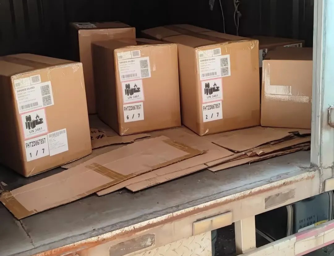 ericmigi's tweet photo. Quick update on @Pebble production - we entered mass production at the end of Aug (https://t.co/X0tChGTHtZ). In Sept, we manufactured 2,960 white Pebble 2 Duos! Feels good to be in full production mode, finally. These watches have been transferred to our fulfillment partner that will ship them out to you.

BUT Hong Kong and China are about to go on a week long holiday (Oct 1 to 8).  Some of these white P2Ds got shipped out to you before then, but alas most will ship out after the holiday.

Black P2D production started just before the end of Sept. Those won’t ship out until mid-Oct though.
