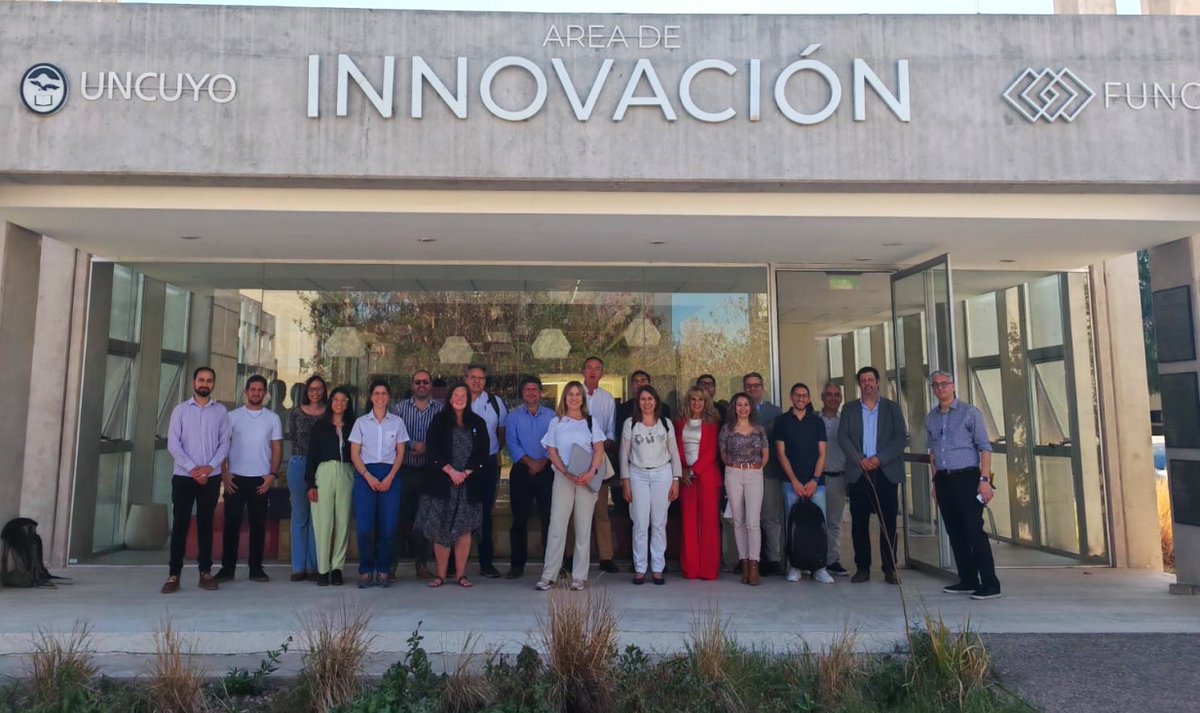 La Fundación Argentina de Nanotecnología conoció proyectos mendocinos en la UNCUYO 🤝

👉Se debatieron avances y desafíos para Mendoza y la región. También se compartieron experiencias en nanomedicina, bioproductos, agroindustria y sustentabilidad.

📲uncuyo.edu.ar/prensa/la-fund…