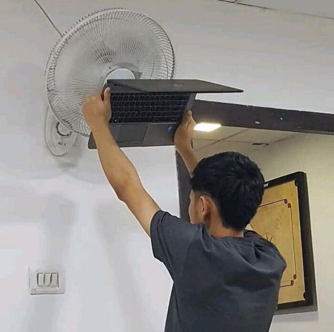 dev_sadeeeq's tweet image. Newbie’s after installing android studio 🤦🏾