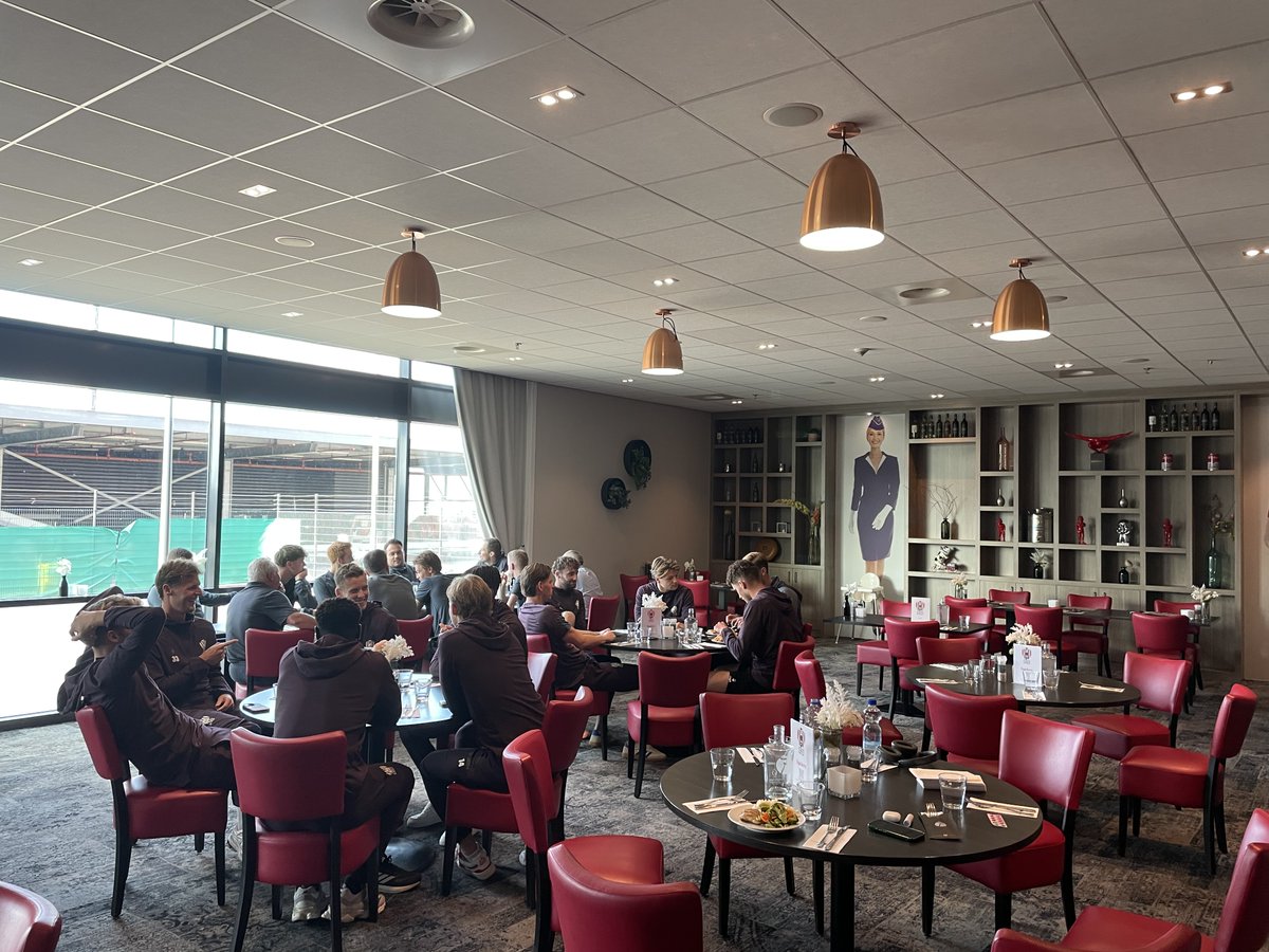 Wij danken <a href="/topossofficial/">TOP Oss</a> voor de komst bij 𝐅𝐥𝐞𝐭𝐜𝐡𝐞𝐫 𝐖𝐢𝐧𝐠𝐬. Ter voorbereiding op de wedstrijd tegen ADO Den Haag heeft het team hier een sportmaaltijd genuttigd.

Wij wensen het team veel succes vanavond ⚽️

#ADOTOP #TOPOss #Oss #kkd #keukenkampioendivisie #voetbal