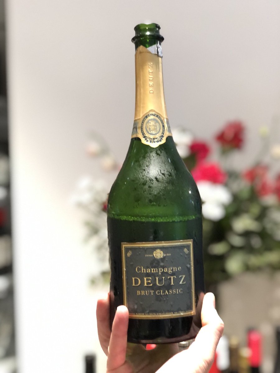 losvinosdestef's tweet photo. El @ChampagneDeutz Brut Classic es una burbuja elegante y equilibrada. La maison fundada en 1838 en Aÿ, es conocida por su enfoque en la finura, el equilibrio y la constancia en cada botella.
#champagnelovers #champagnelover #winelover #wineblog #winebloggers #wineoftheday https://t.co/gjLFomFzhO