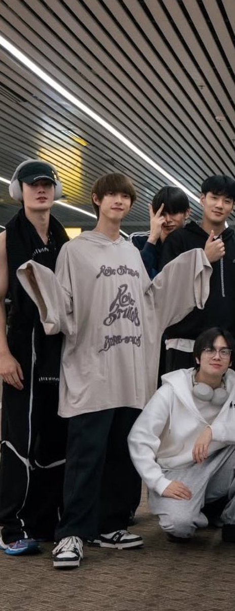 I remember in Friendly me trip, PuPu tell us the trip to Mexico is 24hours (including transit time), very long and tired flight. I wish you can have good rest on the plane and also at transit airport. 
Have successful fan meetings. 2/10 in Mexico and 5/10 in Brazil. Come back