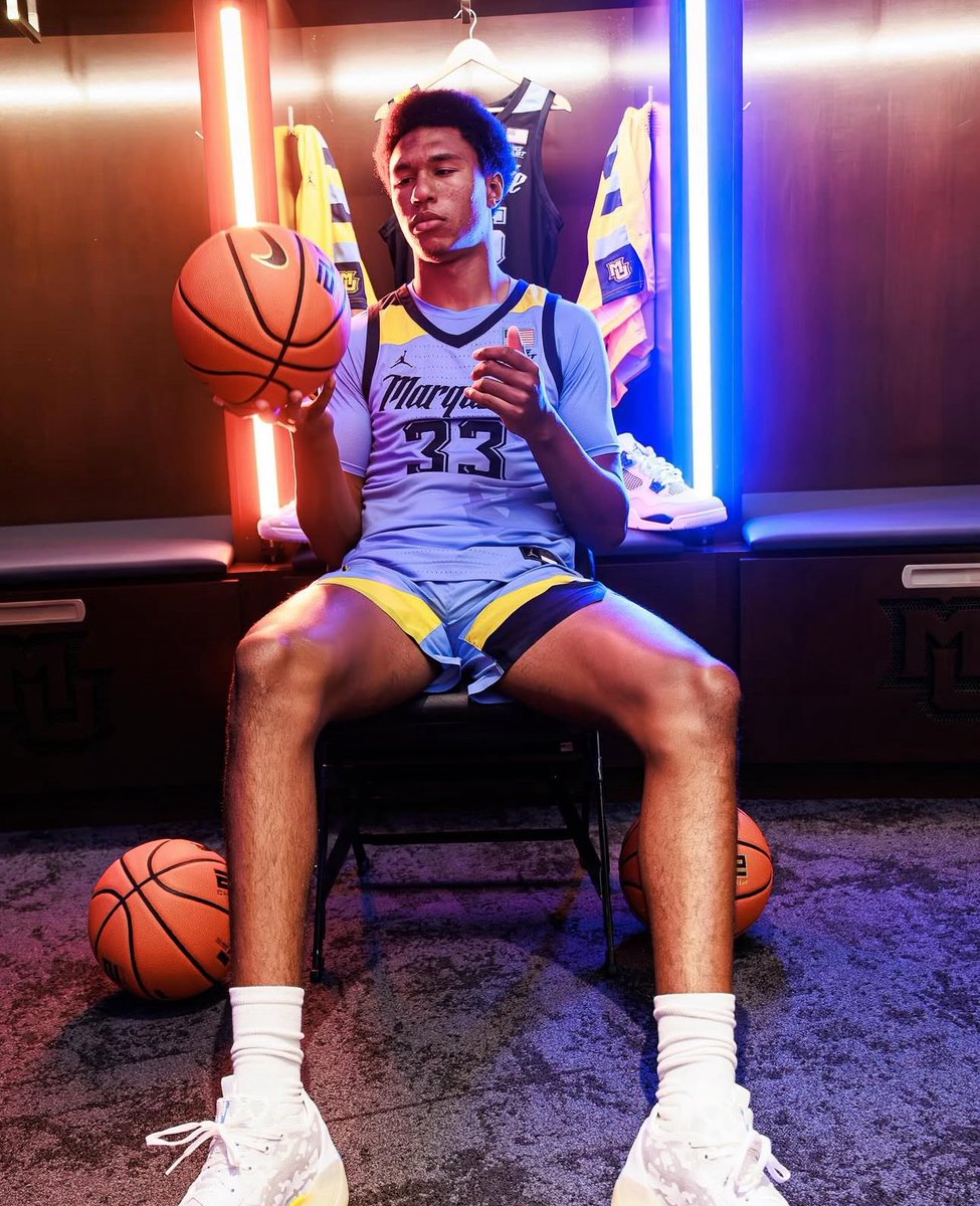 🚨 Recruiting Update 🚨
2027 6’8 Donovan Davis made an unofficial visit to Marquette this weekend 👀 The rising prospect continues to gain attention across the Midwest.

#Marquette #CollegeHoops #Recruiting #mubb 

Full story + details on his visit ⬇️

247sports.com/college/marque…