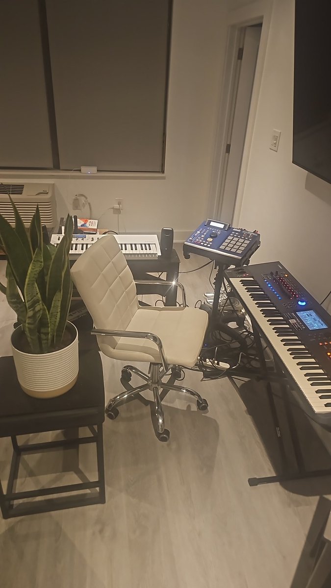 I wrote the #executive #summary for my business 7 years ago.  

Today,  someone asked to see it. 

#Business owners, don't wait to be asked to see what you have.  Get what you have out to the people.  

Avoid expecting the people to come to you.  It clearly doesn't work that way.