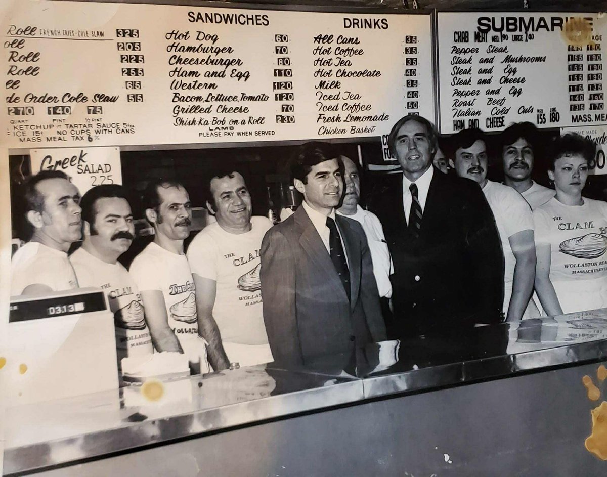 This fun #photo is courtesy of Anthony Kesaris &amp; was taken at Clam Box in Quincy. Duke is w/ Quincy's Mayor Tobin. Wish we could turn back clock to those menu prices! Hope u can order copy of The Duke #book  A great read! a.co/d/gx2bpc4
<a href="/BostonGlobe/">The Boston Globe</a> #booktwt #Boston