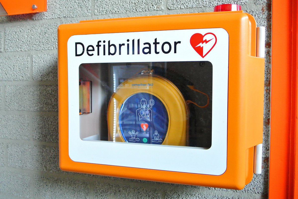 Help keep hearts beating this #WorldHeartDay ❤️

In #LBRuT many venues like railway stations, schools and shops have defibrillators available in case of emergency. 

Find nearby defibs and learn how to use one - it could make the difference one day. ⬇️
orlo.uk/V8zhU
