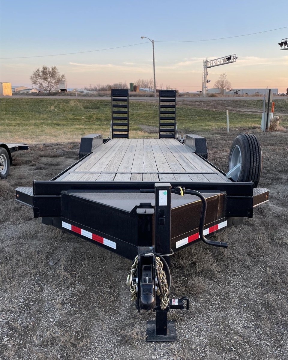 TodayUtility's tweet image. Flatbed Trailer FOR SALE on #UtilityTrailersToday from Premier Equipment, LLC! 🏷️

📍 Huron, South Dakota
📏 24' Length
📞 Call (605) 352-7100!

Link to Listing ➡️ ow.ly/QiMX50X10or

#UtilityTrailersToday #TrailerForSale #FeaturedListing
