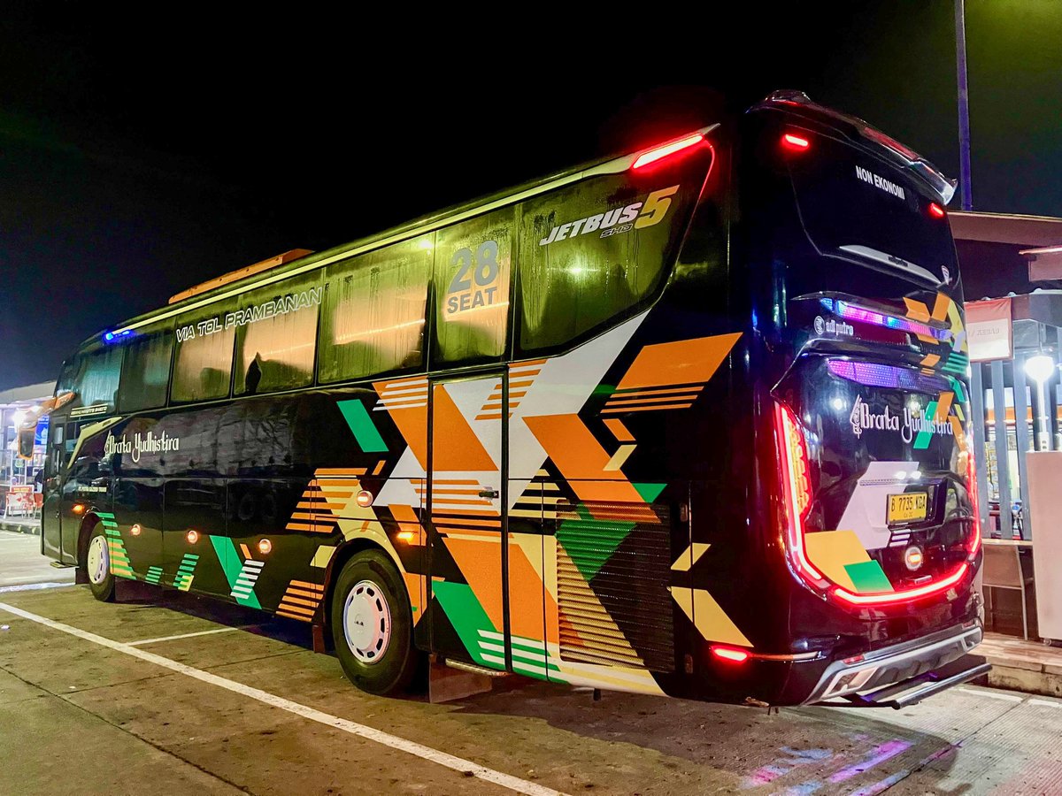 Djoelyous's tweet photo. Brata Yudhistira
B 7735 KGA
Hino RK 280
Karoseri Adi Putro Jetbus 5 HDD
Exe 28 seat
Rajeg - Yogya. PP
No seat : 6A

Catatan Waktu Perjalanan : 
Minggu, 28 September 2025
Agen Kalibanteng Semarang : 21.45
Sate Subali Rest Area KM 360 : 22.35 - 23.15
Bekasi Timur : 04.15 (H+1) https://t.co/L6LXCKV5Jo