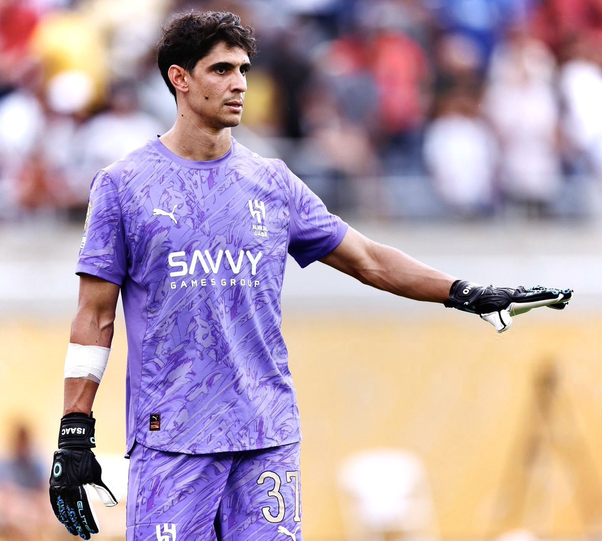 صارت الأندية التي تقابل #الهلال تعرف سر ضعف حارسه ويسخدمون سلاح التسديد من بعيد ؟

بونو لو تشوت عليه ثلاجة دخلت ؟؟