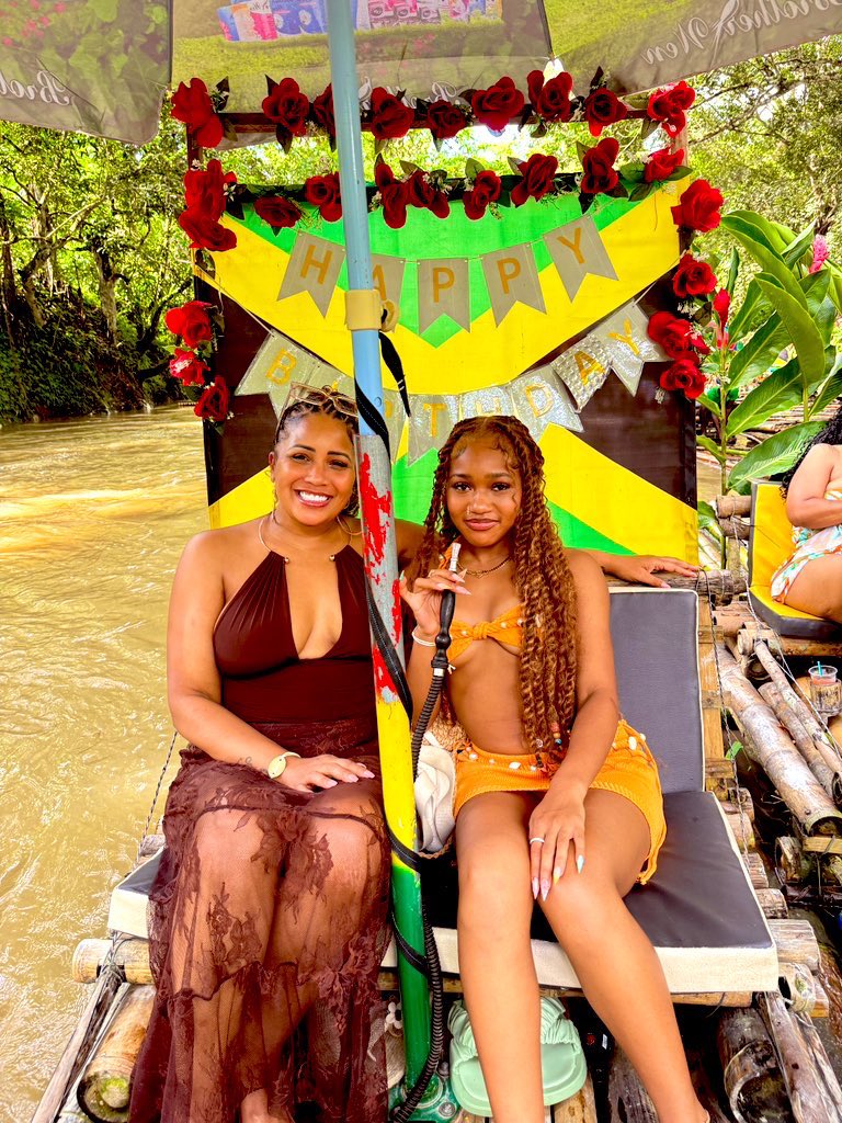 thejadynrose's tweet photo. in jamaica &amp; they kept asking if we were sisters (45 &amp; 20) https://t.co/M9UIE3KOKX