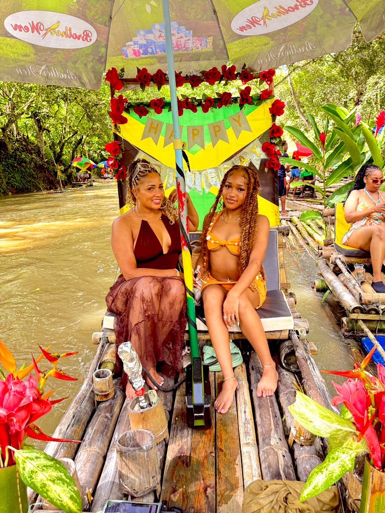 thejadynrose's tweet photo. in jamaica &amp; they kept asking if we were sisters (45 &amp; 20) https://t.co/M9UIE3KOKX