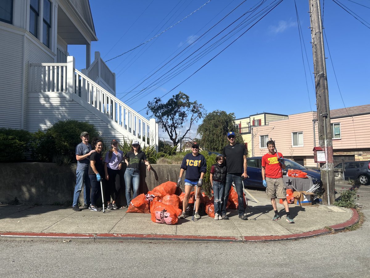 RefuseRefuseSF's tweet image. Another weekend in San Francisco and another 30 cleanups citywide.
440 volunteers spent an hour or two of their time to have fun picking up 460+ bags of litter pollution with friends.
Caring for the city and environment never gets old.
